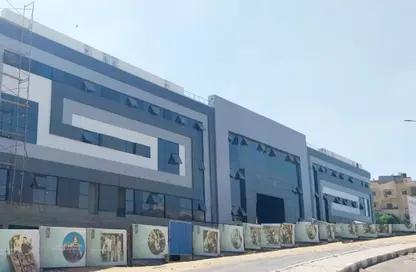 محل تجاري - استوديو - 4 حمامات للبيع في لايف فيو - كمبوندات الشروق - مدينة الشروق - القاهرة