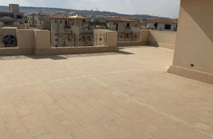 Villa - 5 Bedrooms - 5 Bathrooms for sale in Royal City - Sheikh Zayed Compounds - Sheikh Zayed City - Giza