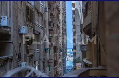 Apartment - 3 Bedrooms - 2 Bathrooms for sale in Ismail Al Habrouk St. - Glim - Hay Sharq - Alexandria