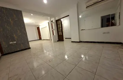 شقة - 3 غرف نوم - 2 حمامات للبيع في شارع محي الدين أبو العز - الدقي - الجيزة