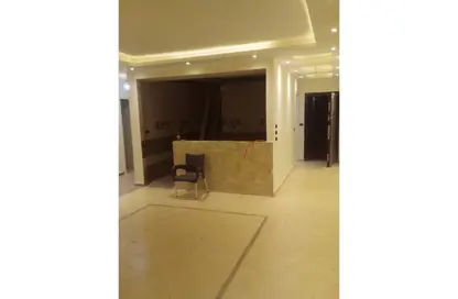 شقة - 3 غرف نوم - 2 حمامات للبيع في شارع المهندس احمد كمال حمدي - الحي السادس عشر - الشيخ زايد - الجيزة