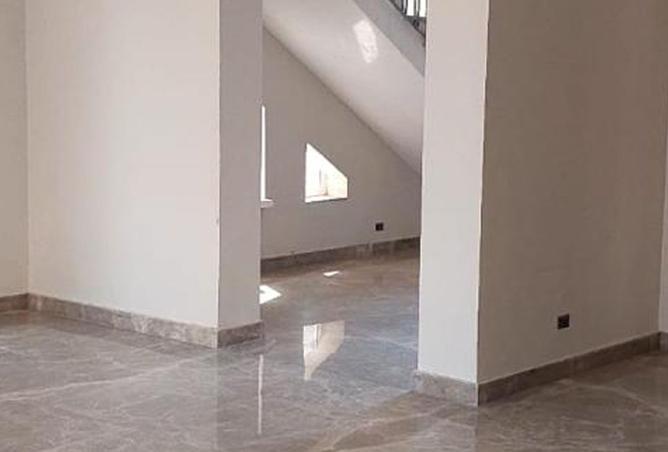 8033636 - Property Image 2