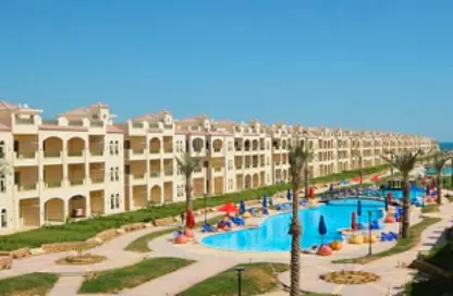 شقة - 3 غرف نوم - 2 حمامات للبيع في بالم بيتش - العين السخنة - السويس