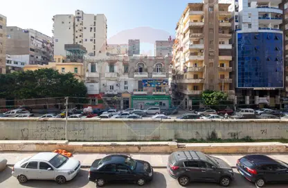 شقة - 4 غرف نوم - 2 حمامات للبيع في كامب شيزار - حي وسط - الاسكندرية
