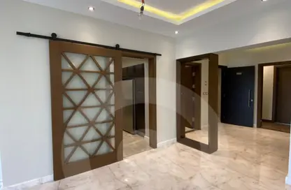 شقة - 3 غرف نوم - 3 حمامات للايجار في ذا كورت ياردز - كمبوندات الشيخ زايد - الشيخ زايد - الجيزة