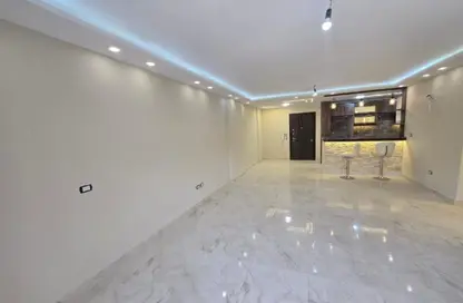 Apartment - 3 Bedrooms - 2 Bathrooms for rent in Zahraa El Maadi - Hay El Maadi - Cairo