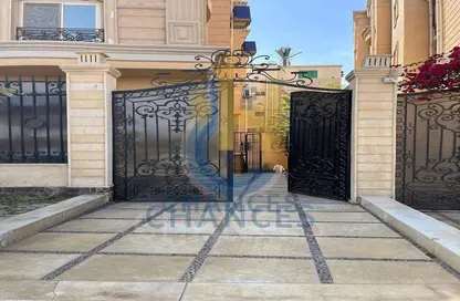 شقة - 3 غرف نوم - 4 حمامات للبيع في شارع دكتور ياسين عبد الغفار - المنطقة ج - حى جنوب الاكايمية - مدينة القاهرة الجديدة - القاهرة