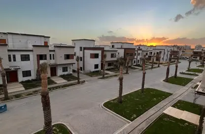 Townhouse - 4 Bedrooms - 4 Bathrooms for sale in Azzar - 5th Settlement Compounds - The 5th Settlement - New Cairo City - Cairo