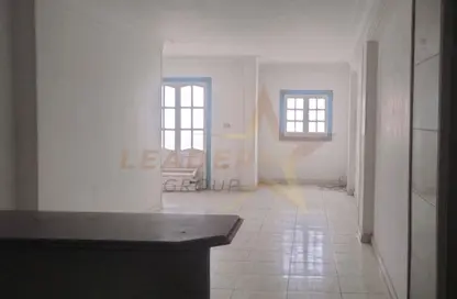 شقة - 3 غرف نوم - 2 حمامات للبيع في سموحة - حي شرق - الاسكندرية