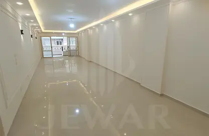 Apartment - 3 Bedrooms - 2 Bathrooms for sale in Mostafa Kamel St. - Smouha - Hay Sharq - Alexandria