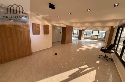 طابق كامل - استوديو - 2 حمامات للايجار في القطامية - مدينة القاهرة الجديدة - القاهرة