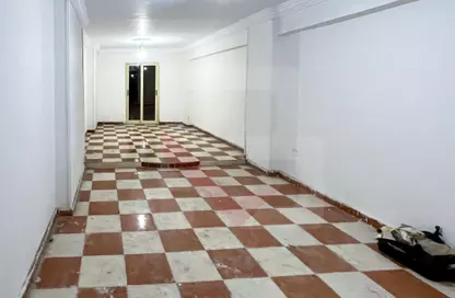 Apartment - 4 Bedrooms - 2 Bathrooms for rent in Al Moaskar Al Romani St. - Roushdy - Hay Sharq - Alexandria
