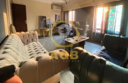 شقة - 3 غرف نوم - 2 حمامات للبيع في شارع نوال - العجوزة - الجيزة