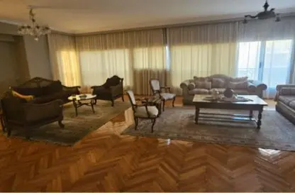 شقة - 5 غرف نوم - 3 حمامات للبيع في شارع البطل احمد عبد العزيز - المهندسين - الجيزة