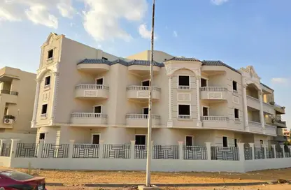 Apartment - 3 Bedrooms - 2 Bathrooms for sale in 2nd Neighborhood - 3rd District East - Shorouk City - Cairo