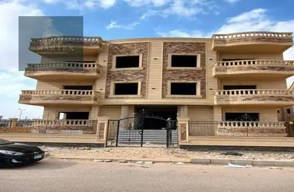 شقة - 4 غرف نوم - 3 حمامات للبيع في المجاورة الاولي - الحي الاول شرق - مدينة الشروق - القاهرة