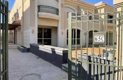 Villa - 5 Bedrooms - 3 Bathrooms for sale in American University Housing District - 5th Settlement Compounds - The 5th Settlement - New Cairo City - Cairo