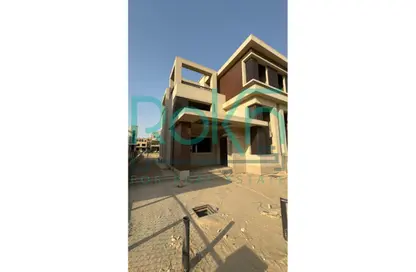 Villa - 4 Bedrooms - 5 Bathrooms for sale in New Giza - Cairo Alexandria Desert Road - 6 October City - Giza