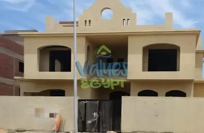 فيلا - 4 غرف نوم - 6 حمامات للبيع في شرق الاكاديمية - مدينة القاهرة الجديدة - القاهرة