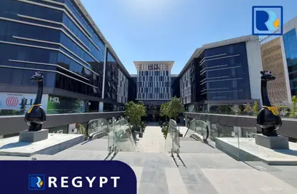 Office Space - Studio - 5 Bathrooms for rent in V90 - North Teseen St. - The 5th Settlement - New Cairo City - Cairo