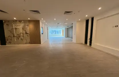 طابق كامل - استوديو - 3 حمامات للايجار في شارع التسعين - التجمع الخامس - مدينة القاهرة الجديدة - القاهرة