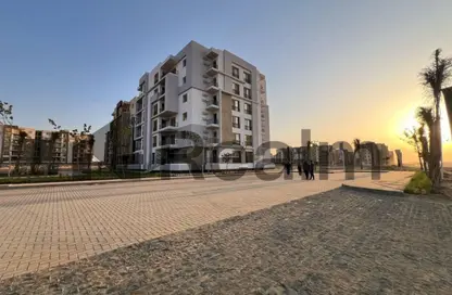 شقة - 2 غرف نوم - 2 حمامات للبيع في فيلدج ويست - كمبوندات الشيخ زايد - الشيخ زايد - الجيزة