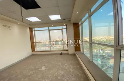 عيادة - استوديو - 1 حمام للبيع في شارع التسعين الشمالي - التجمع الخامس - مدينة القاهرة الجديدة - القاهرة