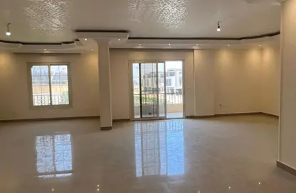 شقة - 4 غرف نوم - 3 حمامات للايجار في شرق الاكاديمية - مدينة القاهرة الجديدة - القاهرة