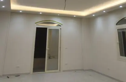 Apartment - 3 Bedrooms - 1 Bathroom for rent in Al Gezira St. - South Investors Area - New Cairo City - Cairo