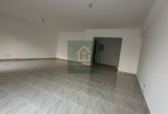 8273848 - Property Image 2