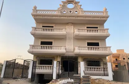 Apartment - 3 Bedrooms - 3 Bathrooms for sale in 2nd Neighborhood - 3rd District East - Shorouk City - Cairo