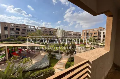 شقة - 3 غرف نوم - 2 حمامات للبيع في جراندا لايف - كمبوندات الشروق - مدينة الشروق - القاهرة