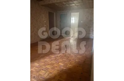 Apartment - 2 Bedrooms - 1 Bathroom for sale in Abd Al Hamid Badawy St. - El Hegaz Square - El Nozha - Cairo