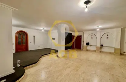 Apartment - 3 Bedrooms - 3 Bathrooms for sale in Lebanon Square - Mohandessin - Giza
