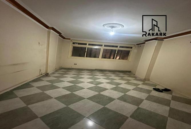 8372450 - Property Image 2