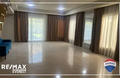 منزل مزدوج - 3 غرف نوم - 5 حمامات للايجار في اتريو - كمبوندات الشيخ زايد - الشيخ زايد - الجيزة