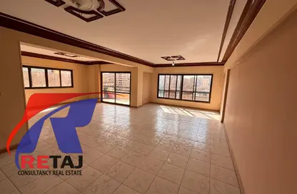 شقة - 3 غرف نوم - 2 حمامات للبيع في شارع نجاتي سراج - المنطقة الثامنة - مدينة نصر - القاهرة