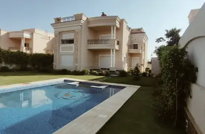 Villa - 4 Bedrooms - 4 Bathrooms for sale in Fountain Park - 5th Settlement Compounds - The 5th Settlement - New Cairo City - Cairo