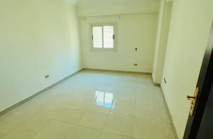 شقة - 3 غرف نوم - 2 حمامات للايجار في شارع الجزيرة - المستثمرين الجنوبية - مدينة القاهرة الجديدة - القاهرة