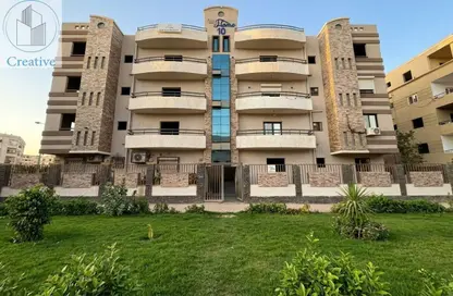 شقة - 4 غرف نوم - 3 حمامات للبيع في المجاورة الاولي - المنطقة السابعة - مدينة الشروق - القاهرة