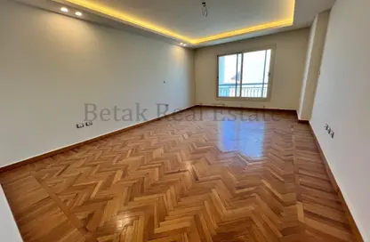 Apartment - 4 Bedrooms - 3 Bathrooms for sale in Albert Al Awal St. - Smouha - Hay Sharq - Alexandria
