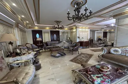 شقة - 3 غرف نوم - 3 حمامات للبيع في الحي اللاتيني - محطة الرمل - حي وسط - الاسكندرية