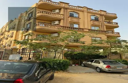 شقة - 3 غرف نوم - 2 حمامات للبيع في المجاورة الاولي - المنطقة الثامنة - مدينة الشروق - القاهرة