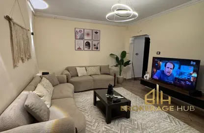 شقة - 2 غرف نوم - 1 حمام للايجار في شارع الدكتور محمود ابراهيم - الحديقة الدولية - الحي السابع - مدينة نصر - القاهرة