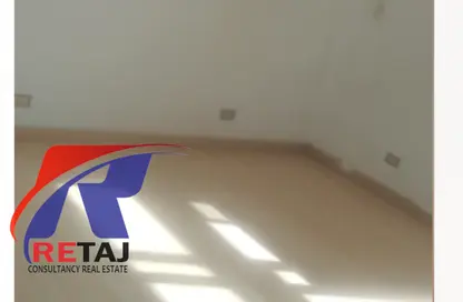 Apartment - 3 Bedrooms - 2 Bathrooms for sale in Mousa Ibn Naseer St. - Al Hadiqah Al Dawliyah - 7th District - Nasr City - Cairo