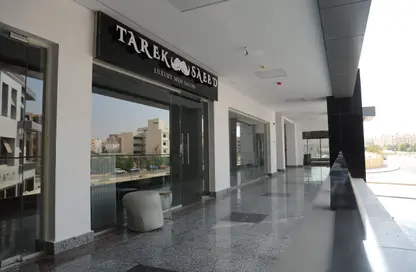 Retail - Studio - 1 Bathroom for sale in City Club Mall - 1st District East - Shorouk City - Cairo