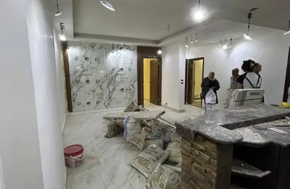 شقة - 3 غرف نوم - 2 حمامات للبيع في شارع الحسني - المهندسين - الجيزة