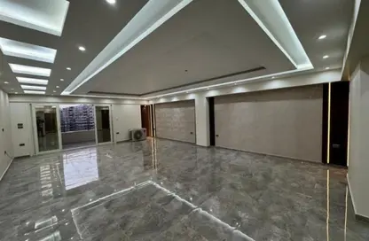 Apartment - 3 Bedrooms - 2 Bathrooms for rent in Zahraa El Maadi - Hay El Maadi - Cairo