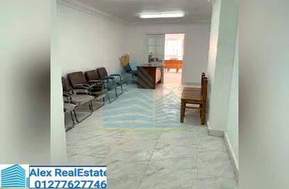 مساحات مكتبية - استوديو - 2 حمامات للايجار في شارع رشدي - رشدي - حي شرق - الاسكندرية