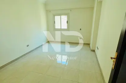 شقة - 3 غرف نوم - 2 حمامات للايجار في شارع الجزيرة - المستثمرين الجنوبية - مدينة القاهرة الجديدة - القاهرة